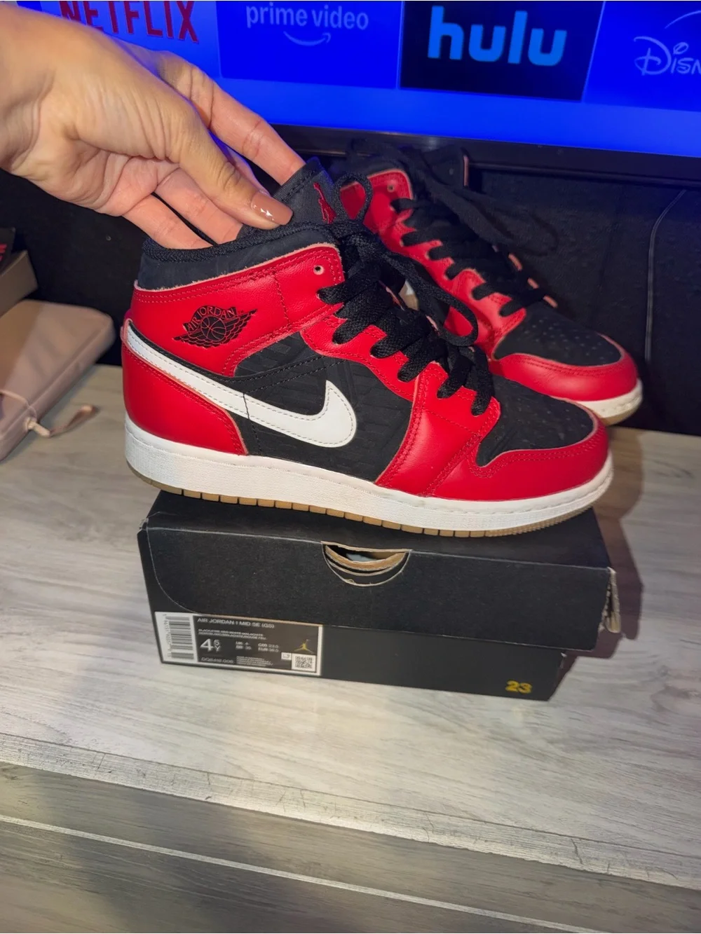 Jordan 1 Mid-Christmas